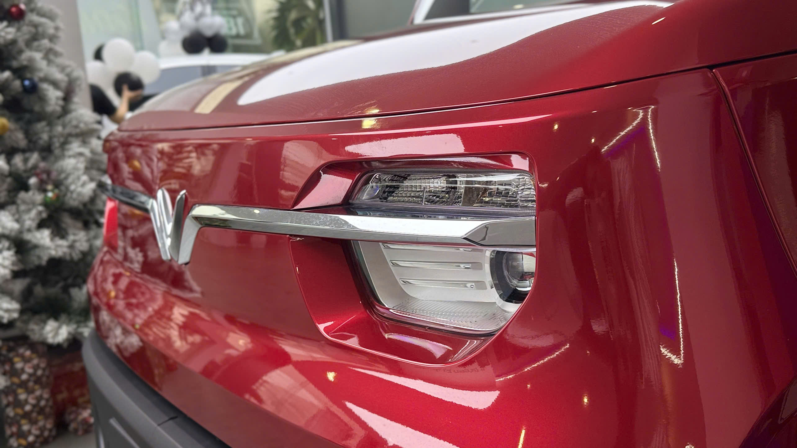 VinFast EC Van - Hông xe