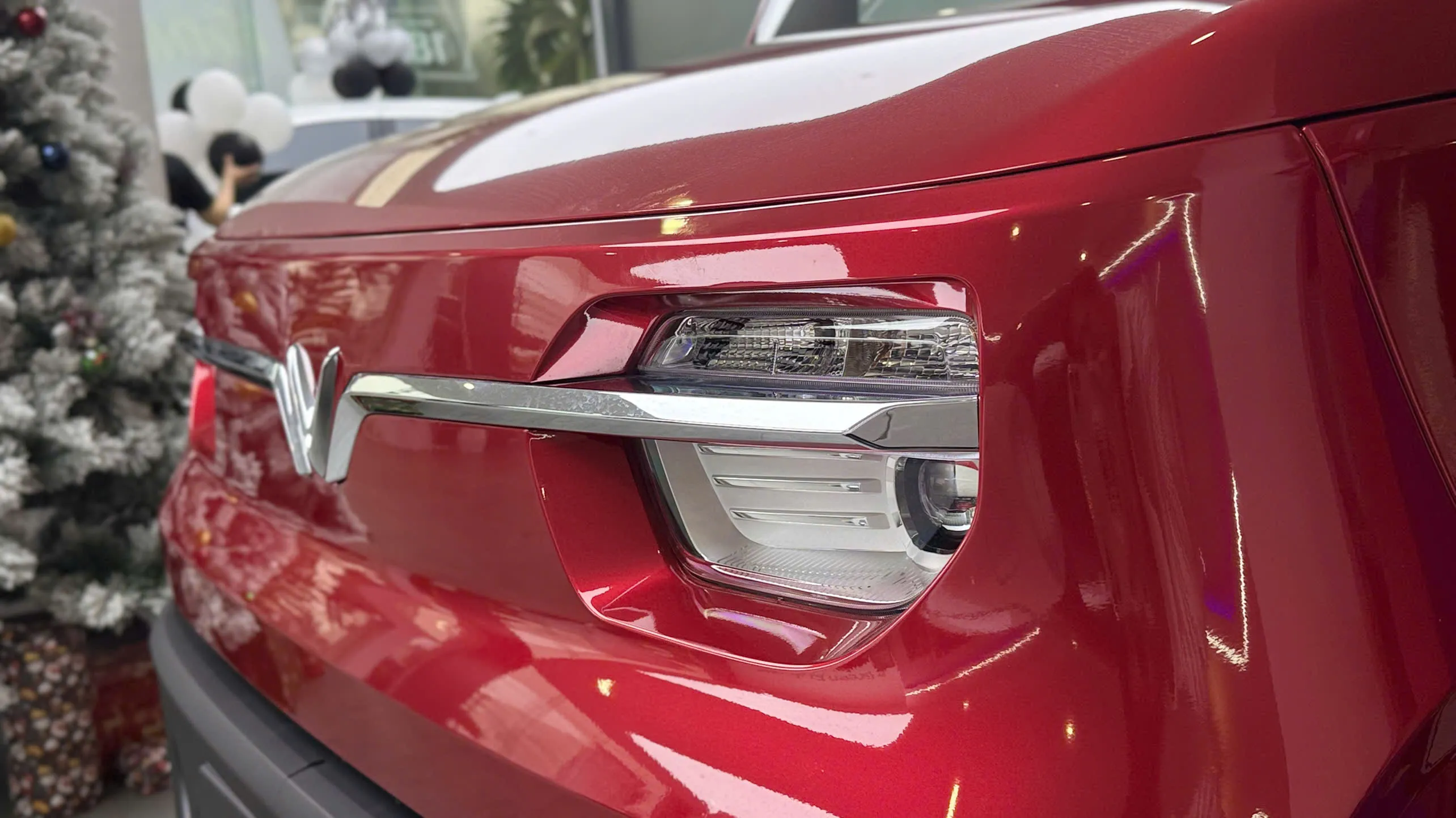 VinFast EC Van - Hông xe