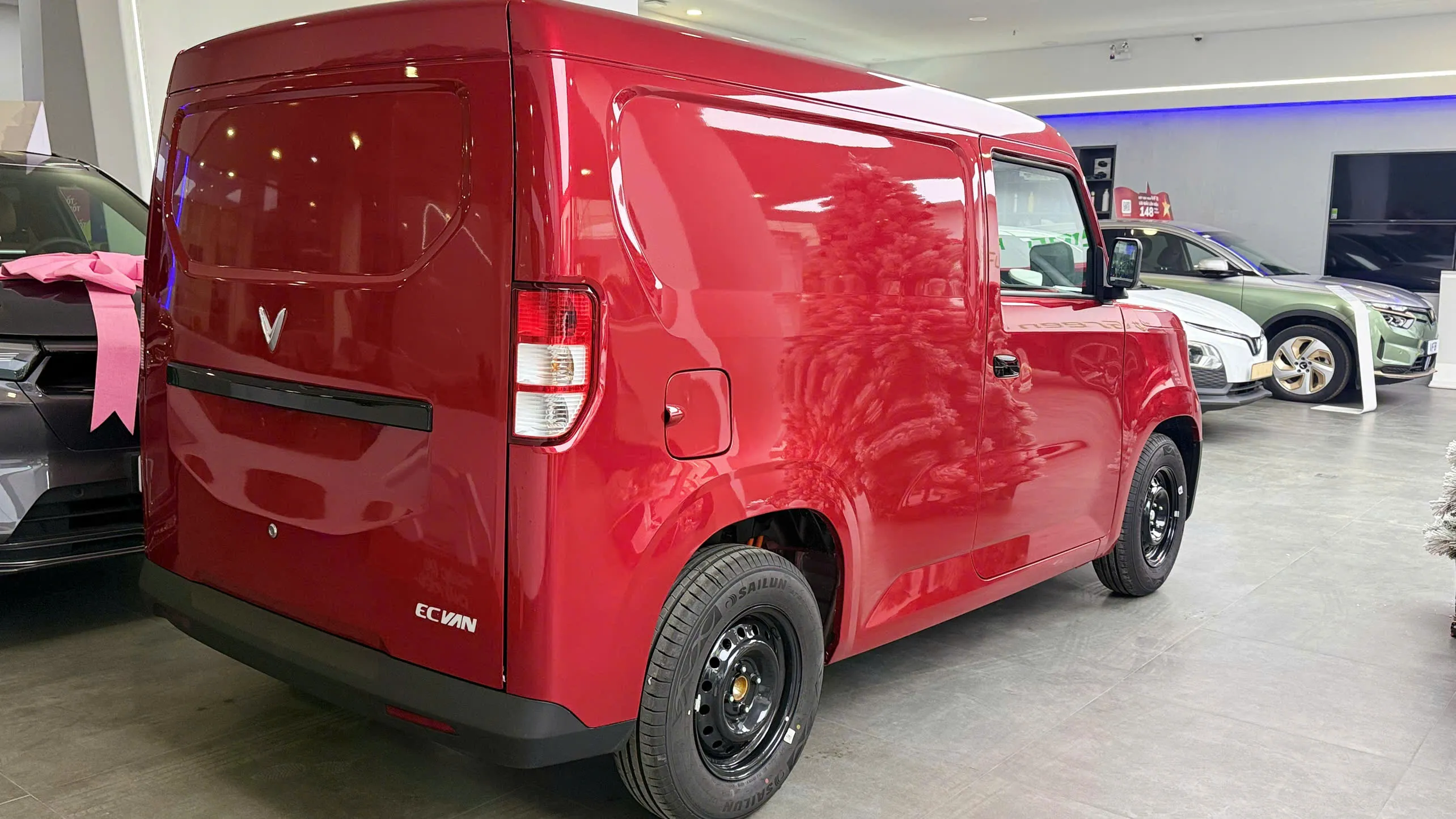 VinFast EC Van - Góc trái