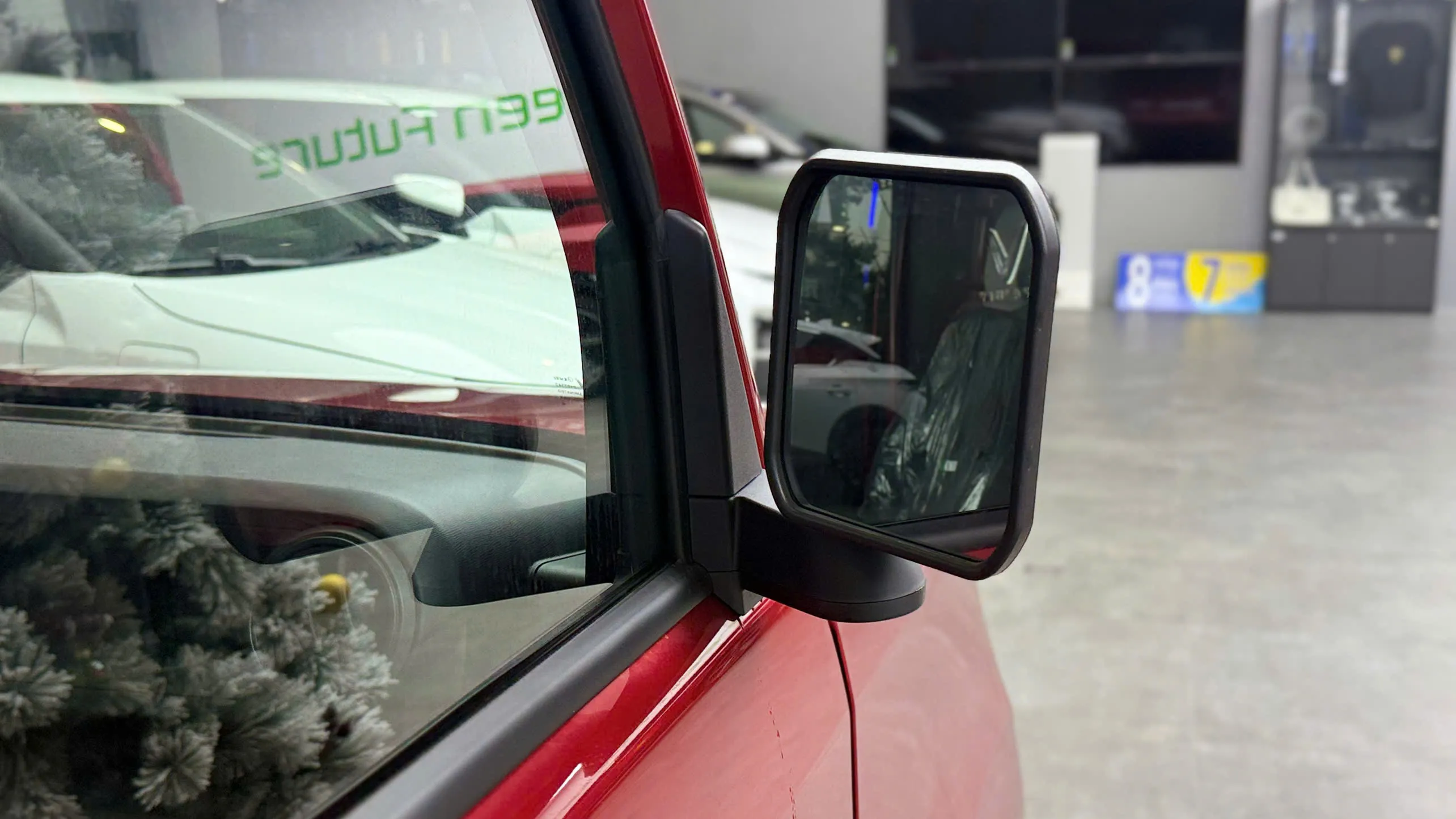 VinFast EC Van - Cửa sau