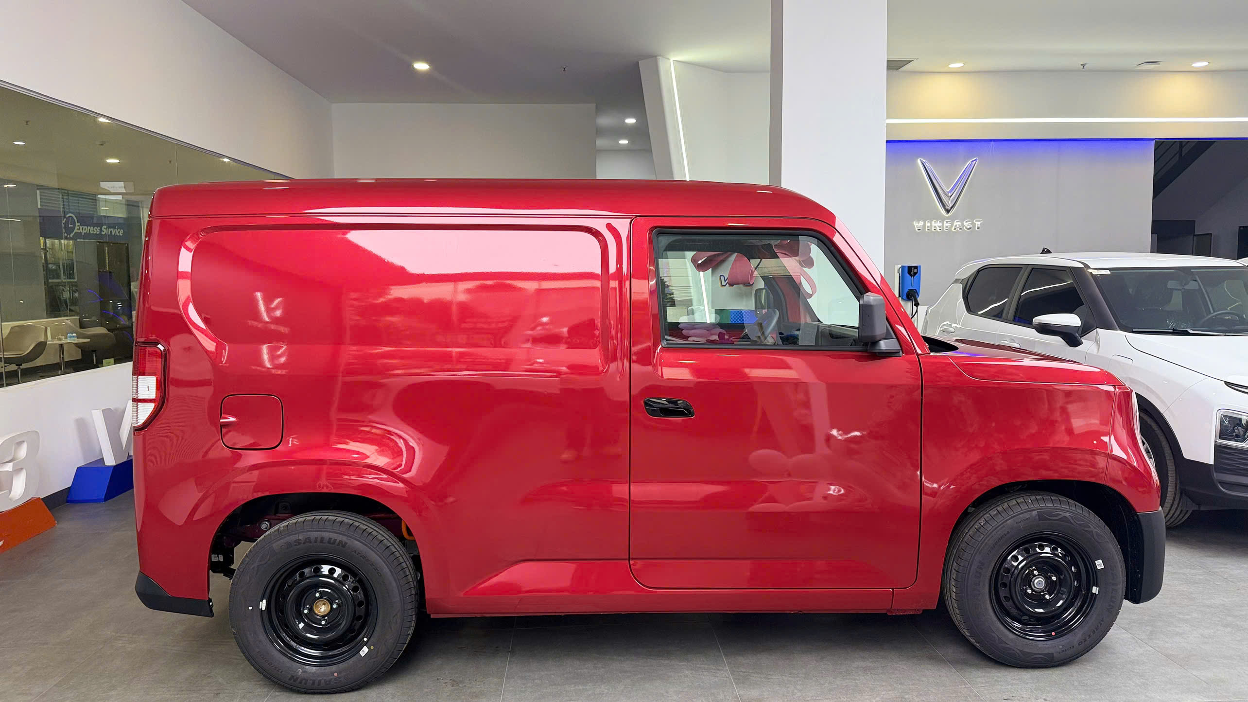 VinFast EC Van - Khoang hàng