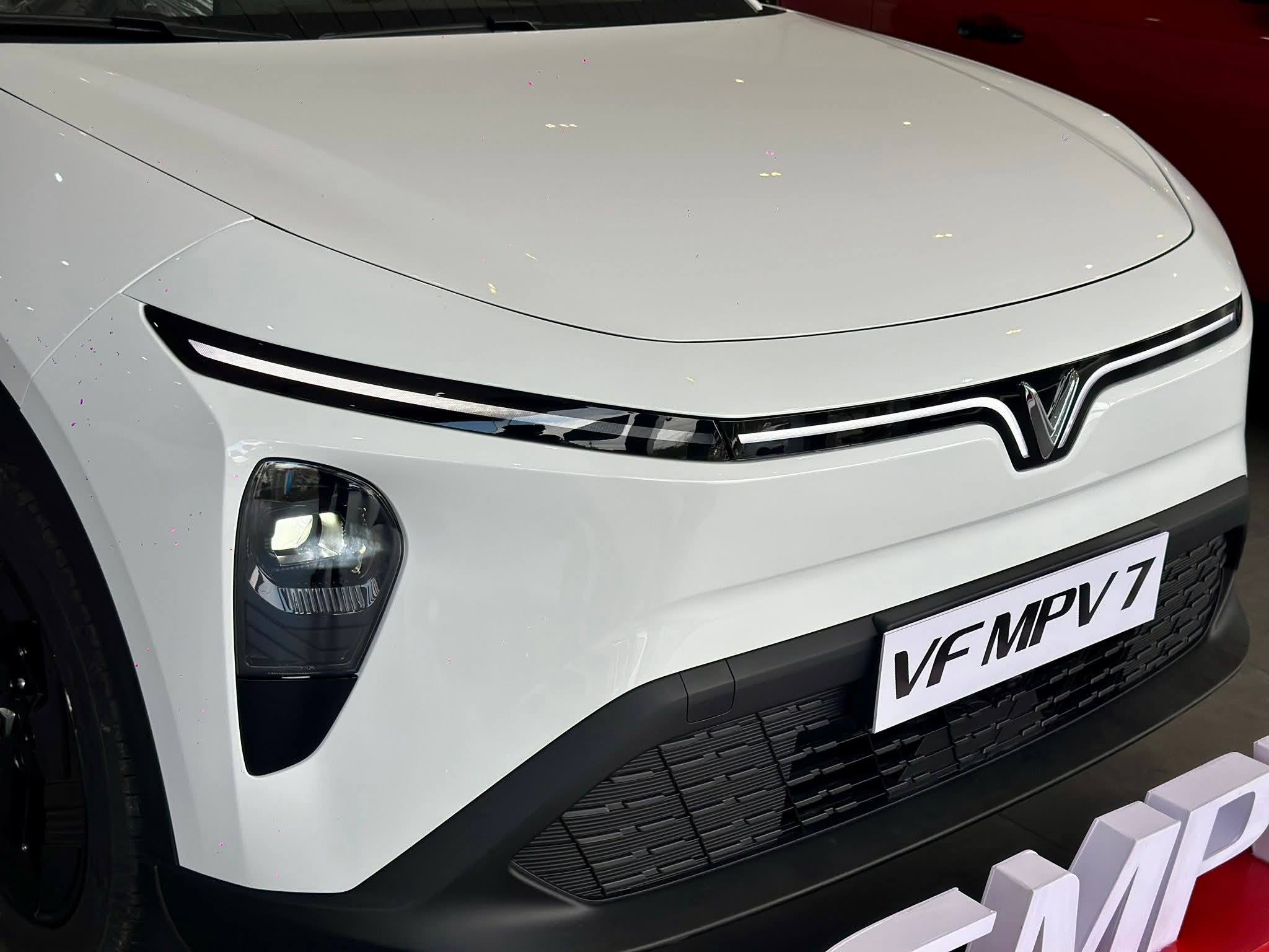 VinFast MPV7 - Khoang lái