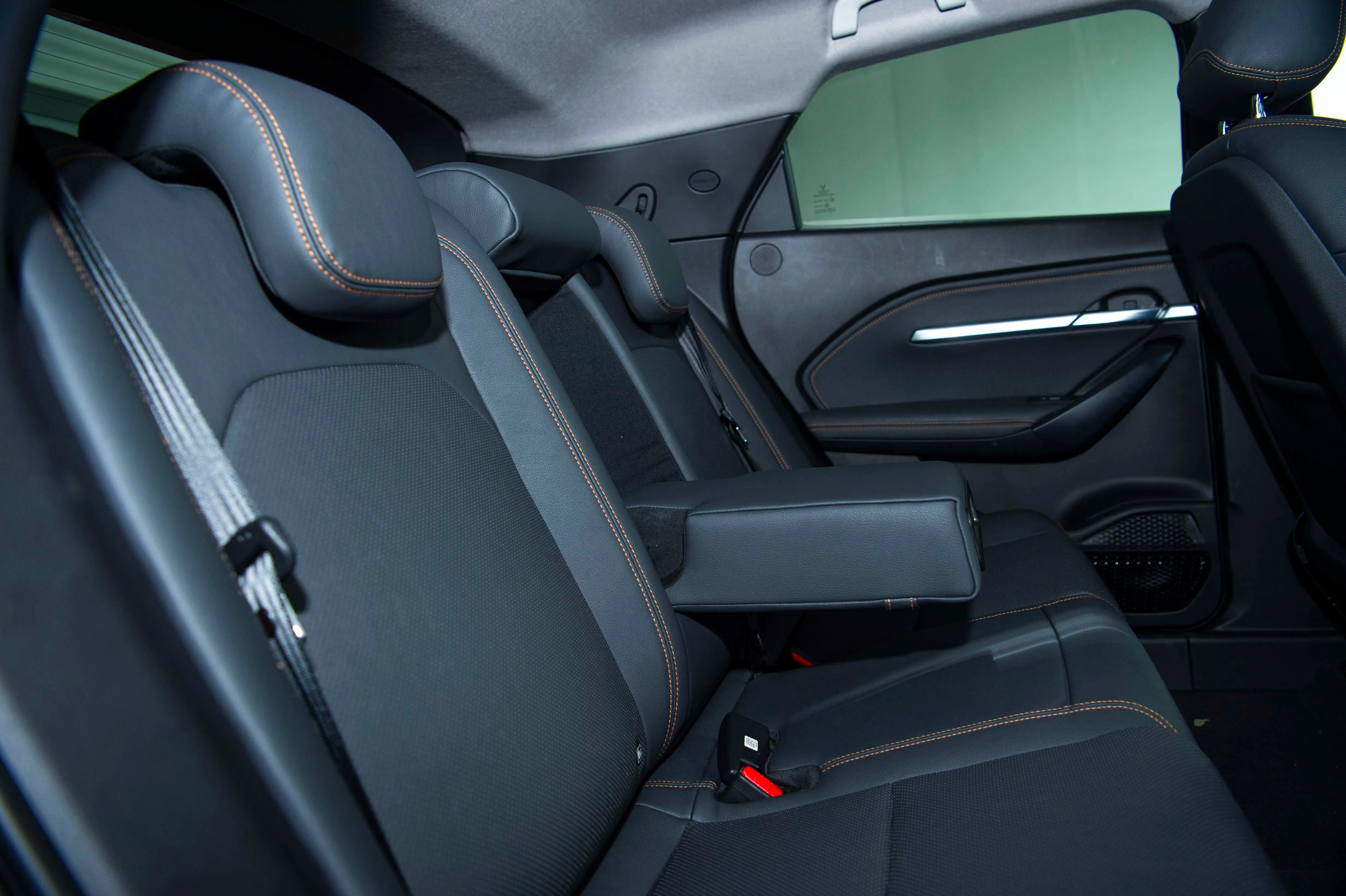 VinFast VF6 hàng ghế sau