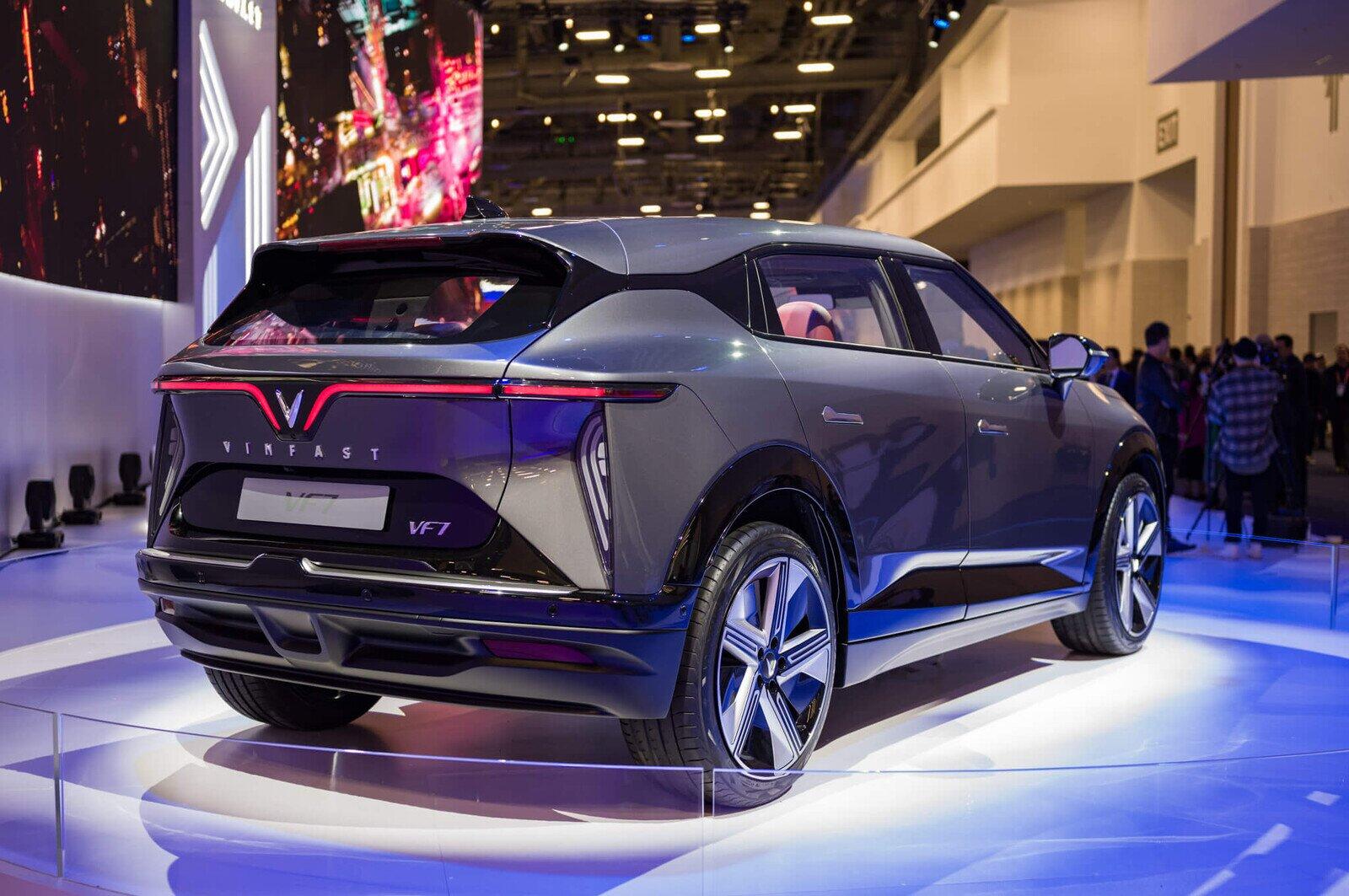 VinFast VF7 - Đuôi xe