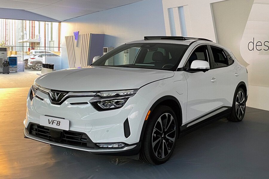 VinFast VF8 - Đuôi xe