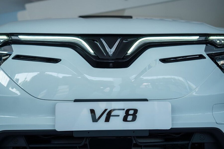 VinFast VF8 - Góc trái
